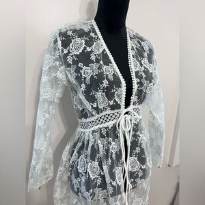 NWT White lace cover up/robe